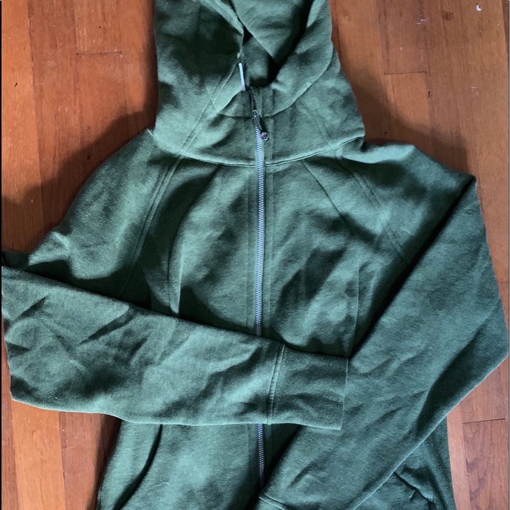 *NEVER WORN* LULULEMON SCUBA HOODIE